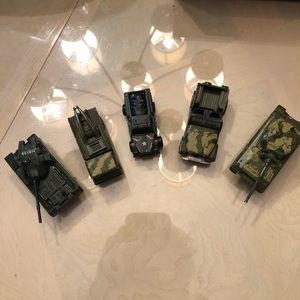 Lot of 5 US Army vehicles